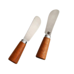 Smørkniv i rustfrit stål med bred afrundet klinge og ergonomisk greb til jævn smøring og pålæg