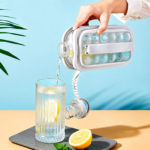 Isterningbakke i flaskeform med låg og hank til kompakt opbevaring i fryseren til små isterninger - Billede 2