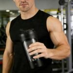 Elektrisk proteinshaker med måleskala, drikkelåg og indbygget blanding til shakes og pulverdrikke - Billede 2