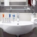 Electric Toothbrush Holder in Red, Blue and Green with Charging and Space for Multiple Brush Heads - Image 2