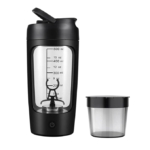 Elektrisk proteinshaker med måleskala, drikkelåg og indbygget blanding til shakes og pulverdrikke