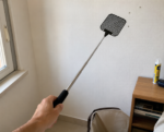 Telescopic Fly Swatter with Extendable Rod – 72.6 Cm - Image 2
