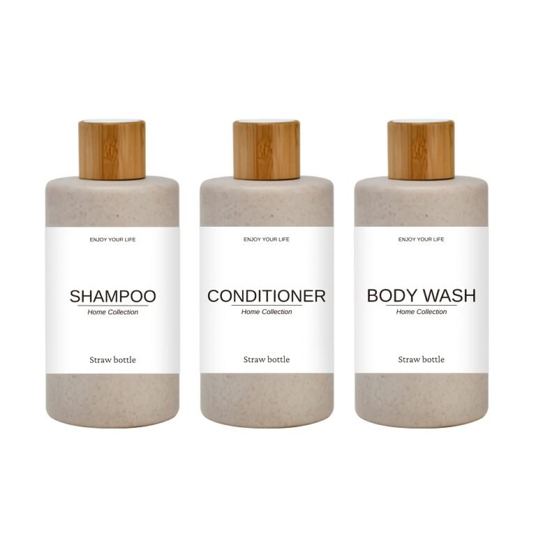 Tre genopfyldelige badeværelsesflasker á 300 ml med etiketter til shampoo, balsam og kropssæbe