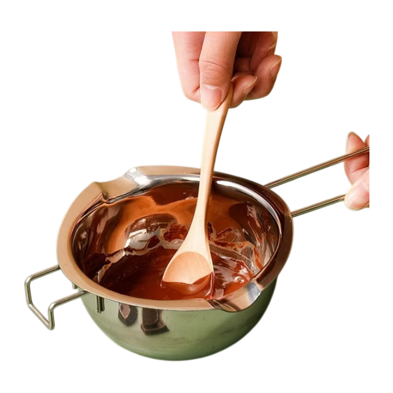 fa019331-f76e-4c4d-8f0a-da1f222264ad (19) Smelteskål i rustfrit stål med langt håndtag og hældetude til chokolade