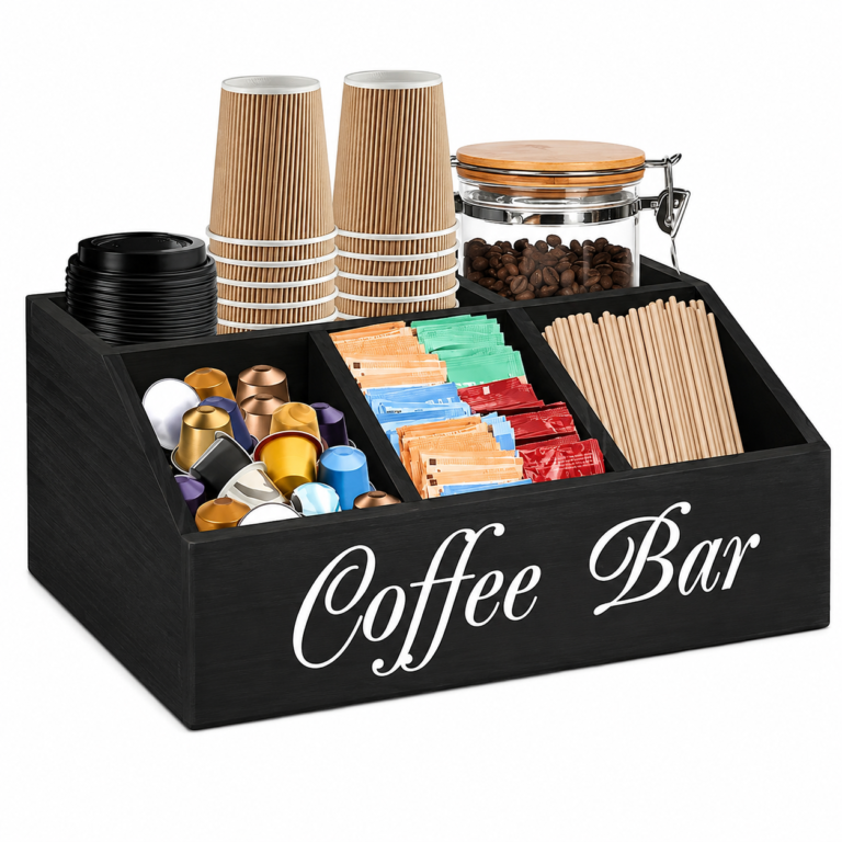 Kaffeorganisator i træ med flere rum til kaffekapsler, tebreve, rørepinde, kopper og andet kaffetilbehør