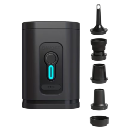 Kompakt genopladelig mini luftpumpe med 1200 mAh batteri, USB-C og 5 dyser. Til luftmadrasser, badelegetøj og vakuumposer på camping, rejser og i hjemmet.