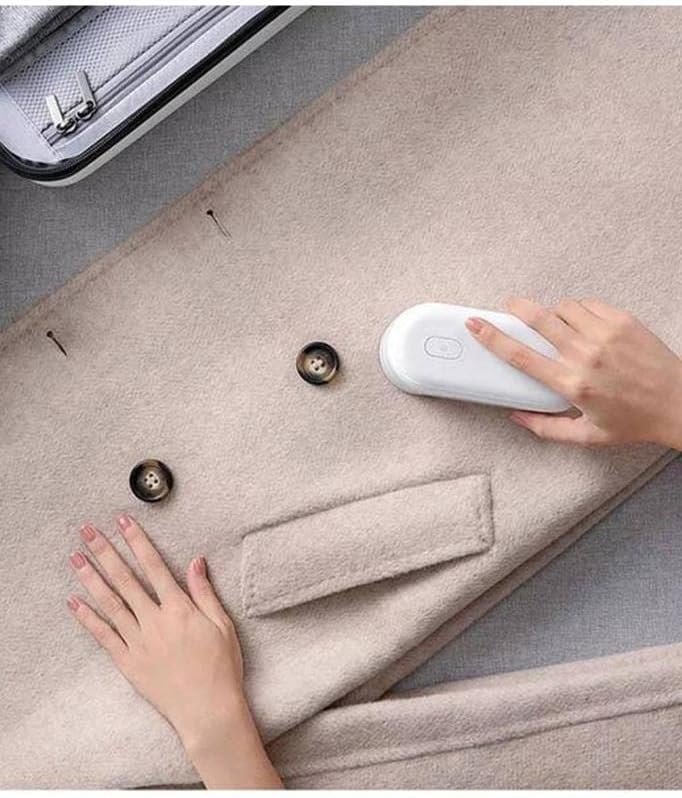 Lint Remover in use