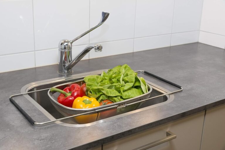 Telescopic Colander in use
