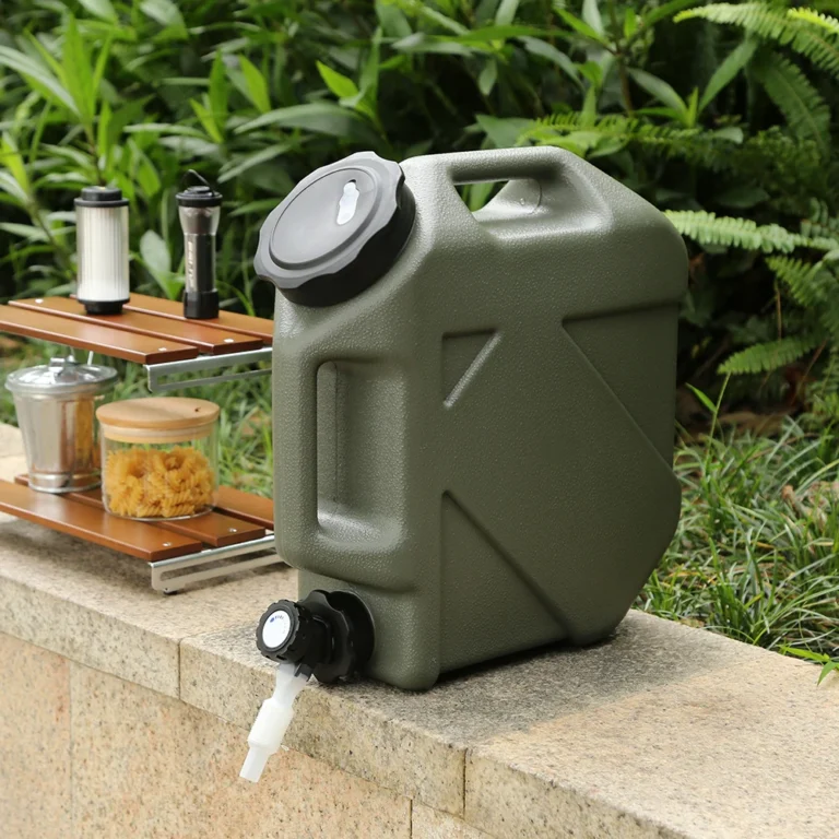 Portable Water Tank 10L in Olive in use at home